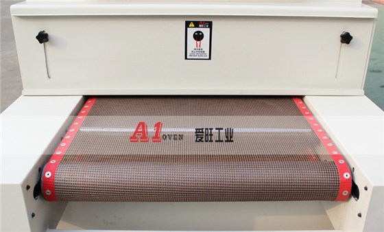 自動(dòng)點(diǎn)膠固化生產(chǎn)線(xiàn)